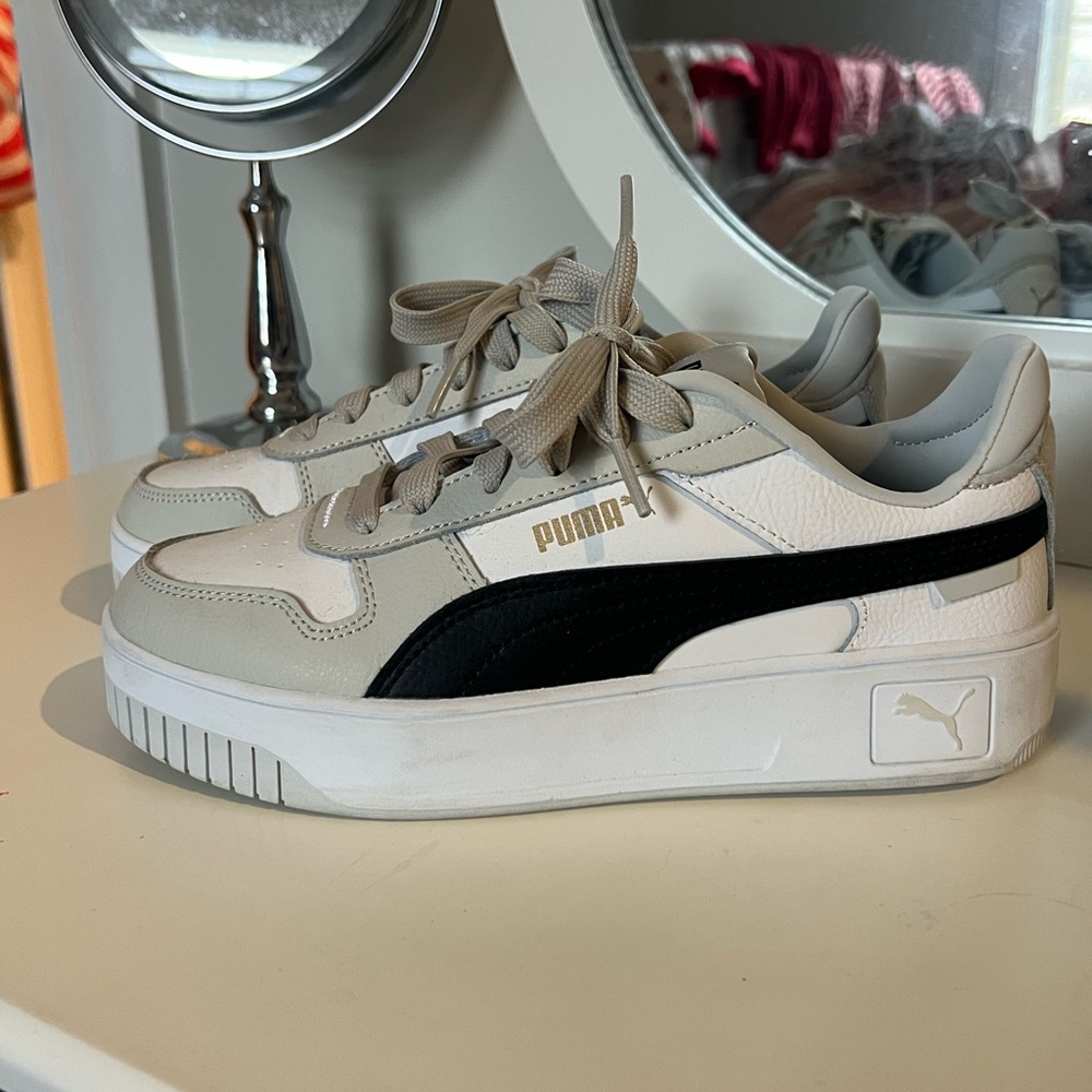 Puma Cream and Black Sneakers